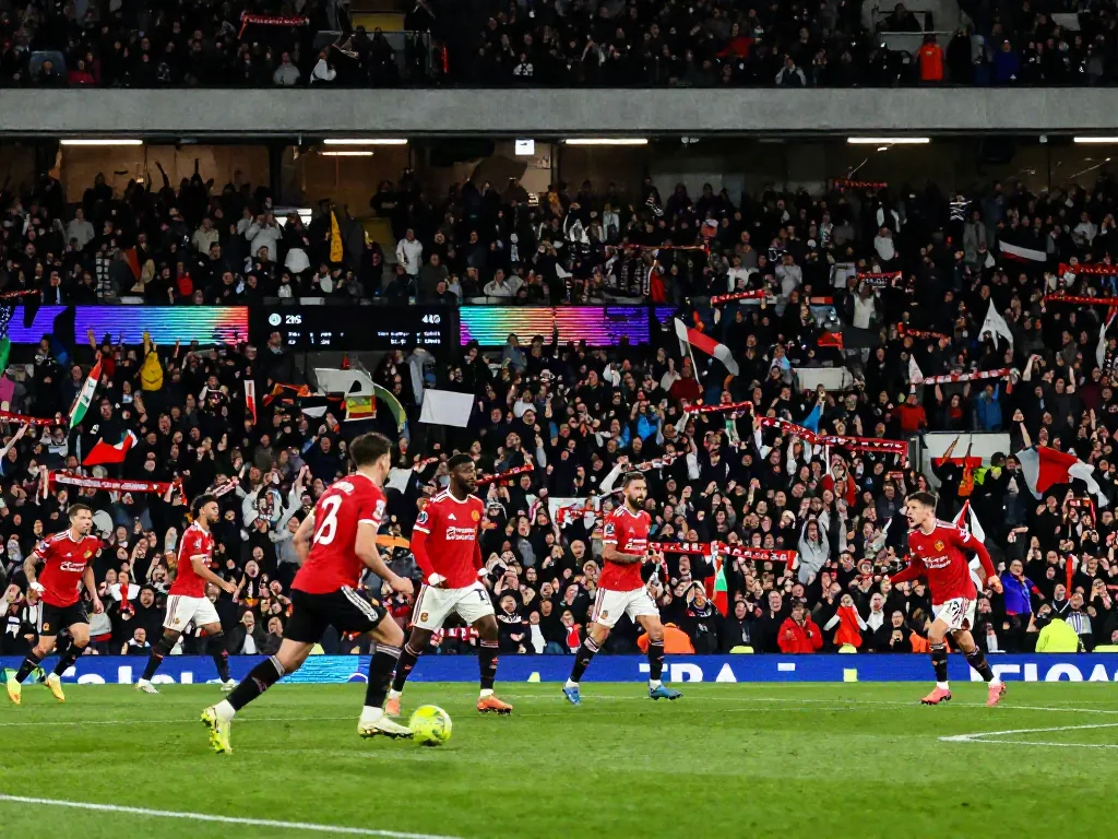 Manchester United vs Liverpool match highlights featuring intense rivalry and passionate fans, showcasing their last 10 encounters.